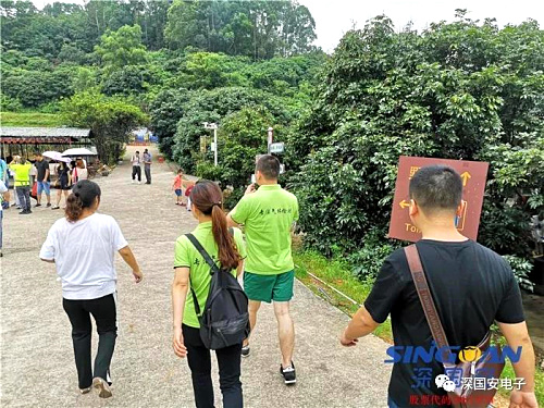 徒步.jpg 徒步.jpg